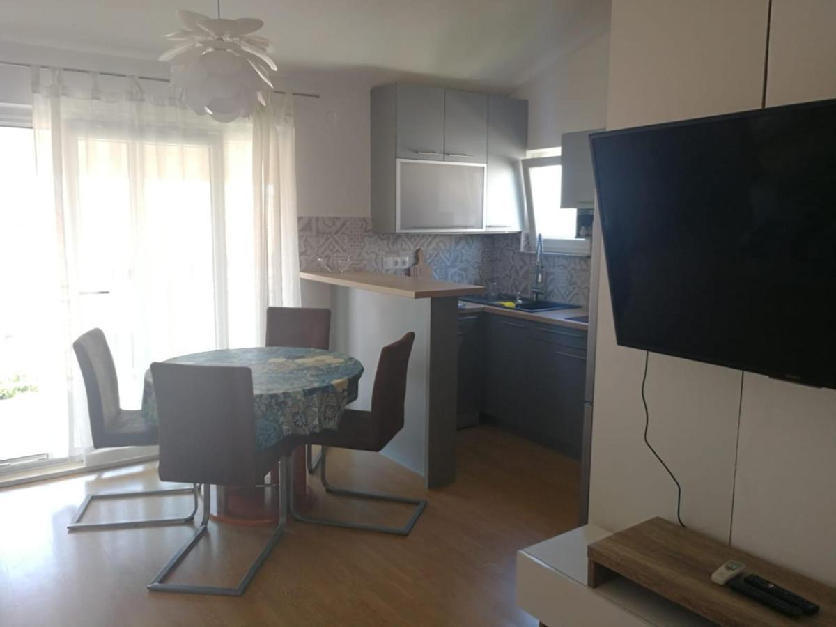 Apartmani Nea Biograd Na Moru Zewnętrze zdjęcie